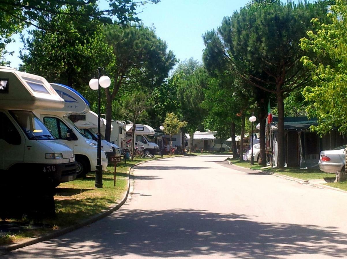 I Tre Moschettieri Camping Village 리도 디 폼포사 외부 사진